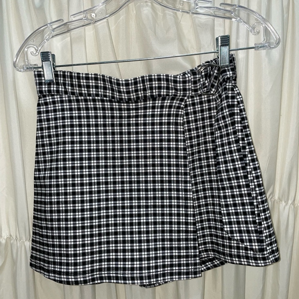 Altar’d State Classic Black and White Plaid Skort women’s size small. Worn twice